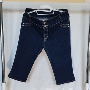Elegant Navy Cropped Jeans